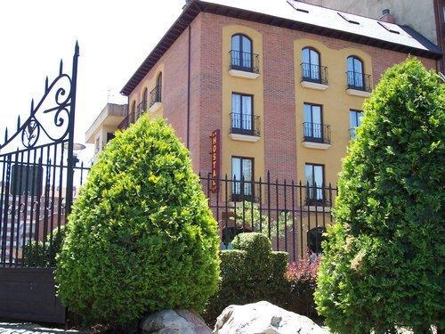 Hostal Quevedo Леон Екстериор снимка